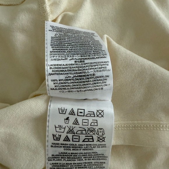 NOT FOR SALE
GUESS PEPLUM BLOUSE TOP
CREAM LONG SLEEVE BACK ZIP - Picture 10 of 12